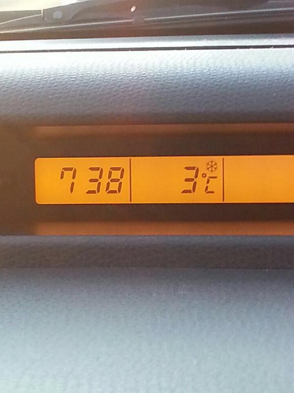 JoTurleyNZ's tweet photo. Cold Auckland Morning! First time I have seen an icicle - am I back in Scotland?! http://t.co/gSzGpjOzA0