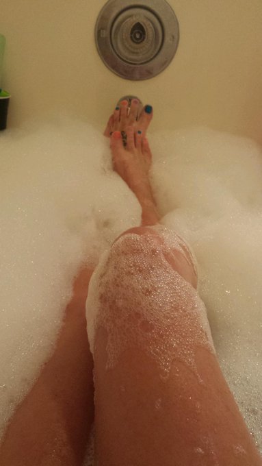 Oh how I love bubblwbaths... http://t.co/zpktvKsnm6