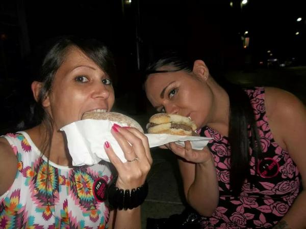 CHATTYHAT's tweet photo. #endofniteburger @mexijess86 http://t.co/vX5ZnOjDPo