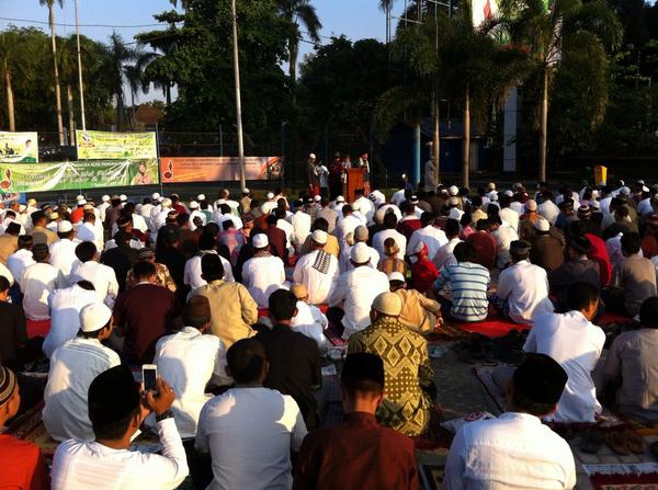 Sholat Id di Alun Alun Taman Merdeka Pangkalpinang... happy eid mubarak 1435 H <a href="/infoPKP/">Info Pangkalpinang</a> <a href="/infobangka/">«All About BaBel»</a> <a href="/BangkaTerkini/">Bangka Terkini</a>