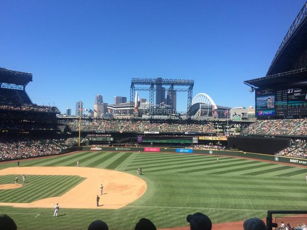 No better way to spend a Sunday #GoMariners