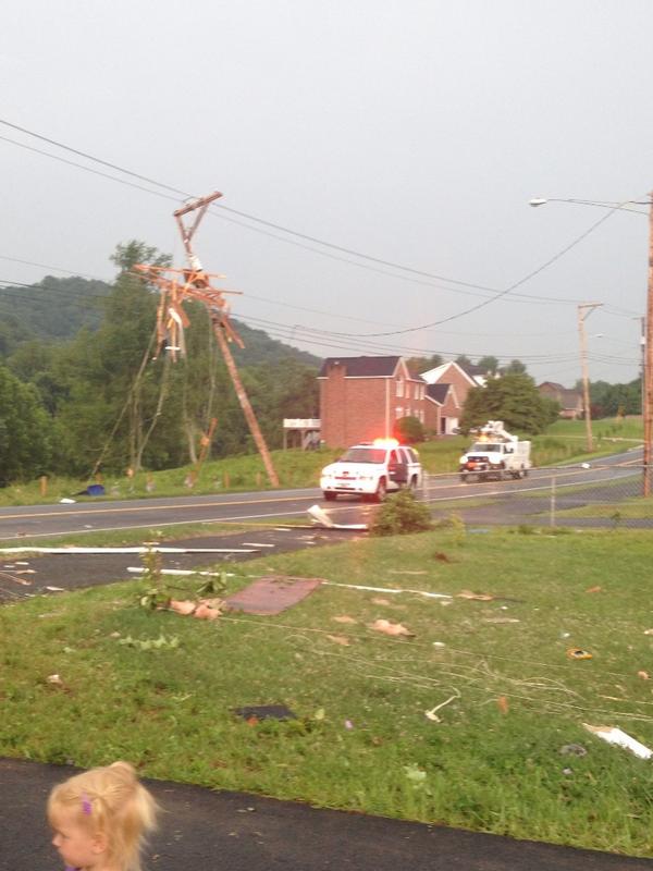 CallanGrayNews's tweet image. Part of the house is in the power lines @news5wcyb