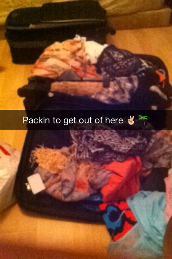 Maestarss's tweet photo. Packing my clothes tonight cause tomorrow's gunna be a bussy day 😏💁 http://t.co/nPu6jzmEv7