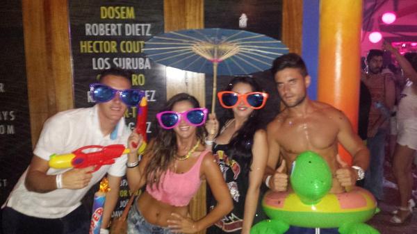 solemorenaka's tweet photo. De lujo en tuareg @Garciia1992 @92_josedavid @MarinicaBG liando un pokito http://t.co/WmaYcX0rEH