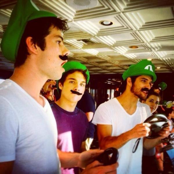 DYLANS AND TYLER OMG THE LOOK SO CUTE LILE AWE