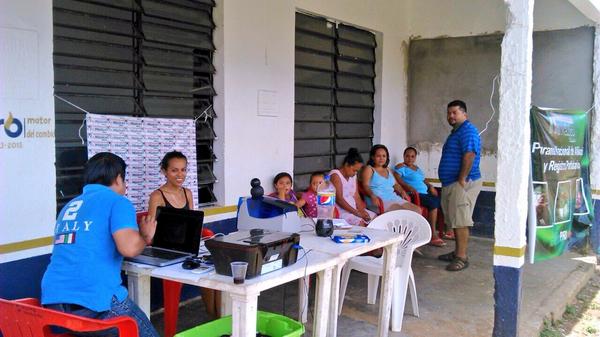 PRICENTROTAB's tweet photo. Seguimos con la credencialización y registro partidario en el municipio de Centro. Hoy R/A Hueso de Puerco. http://t.co/8NfPYm5xgZ