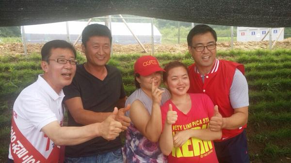 홍철호 , 이만기 그리고 김포시 유권자!!! 안찰수처럼 교과서에 실린 유명한 사람이 아님에도 #김포시국회의원 선거유세에서 인기가 대단한것은 의리와 남자다움 때문인듯해요. 홍철호 후보와 잘 어울려요