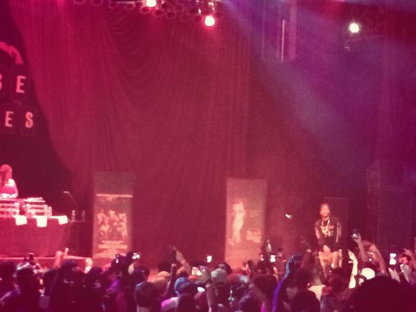 StunnaBH's tweet image. Not one of my best photos but I have a few more. @CurrenSy_Spitta doing it at the h.o.b. m.b. drive in theater tour!