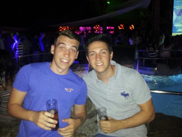 Marquetes10's tweet photo. Cerramos Mojácar con Mandala!! #Sinvergüenzas @Jorgefd7 http://t.co/G3F4HaXE8I