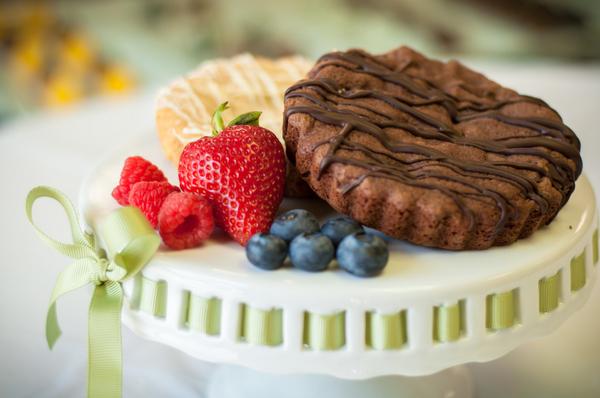 NoelaChocolate's tweet photo. Order a 1/2 Pound Jumbo cookie by August 1st and get one half price and we will personalize the box just for you FREE http://t.co/lGVxj1nvDq