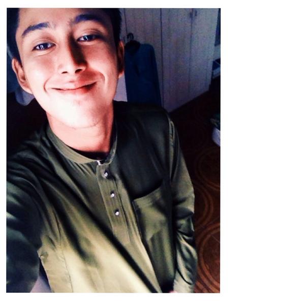 ogyeecorez's tweet photo. selamat awi ayeeee , nak uwet aye ? hehhe http://t.co/i5QNIUwcYN