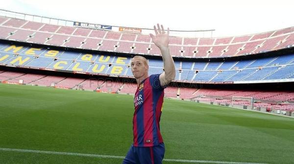 CentikSports's tweet photo. Waving at the thousands of fans  #respect http://t.co/4JGitsjvIB