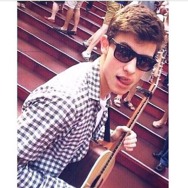 94hadidstyles's tweet photo. "@ally_winche: i'm so proud of you @ShawnMendes π PEACE ON THE STREETS
#ShawnToNumber1 #AllisonForUGirlOctober19 http://t.co/jXz82Tfu9z"