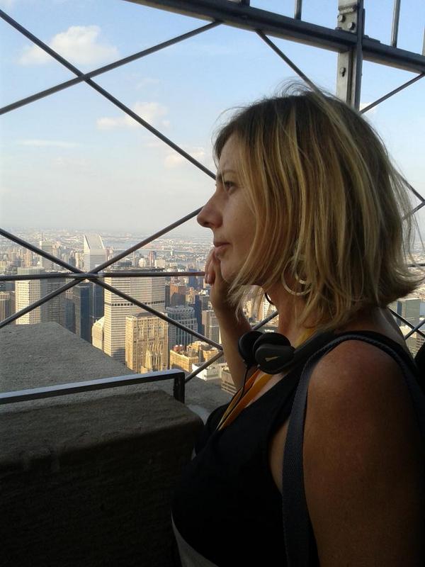 vicmoravec's tweet photo. Mom canchera en el empire state #loveyou http://t.co/xYHvUWO8yr