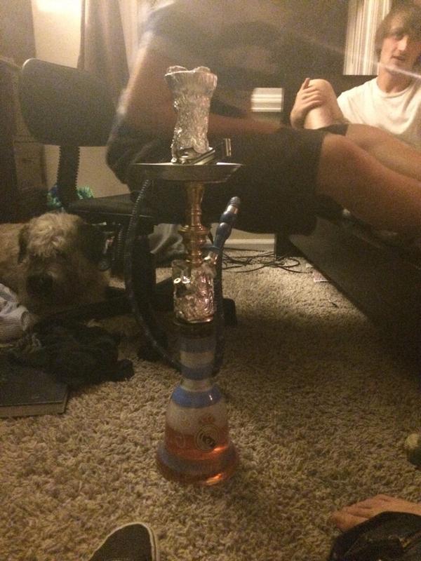 Ms_Stoner_'s tweet photo. Hookah sesh😊 http://t.co/o5nfol7nOy