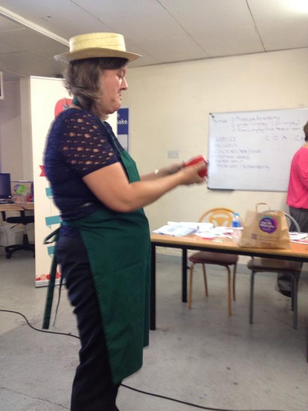KnaphillExpress's tweet photo. @ProduceAcademy @gingerlungley @MBRIMI @stejohcon @Zoe_Jellybean @IanHerd2 @Halmsy79 Great day at produce academy! http://t.co/KaefFZgN12