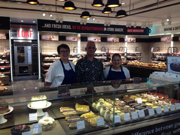psopsmanager2's tweet photo. Chris and the team, 6.30am and ready to rumble. Brooklands Euphorium, great effort, well done http://t.co/ThxPhyaxkD