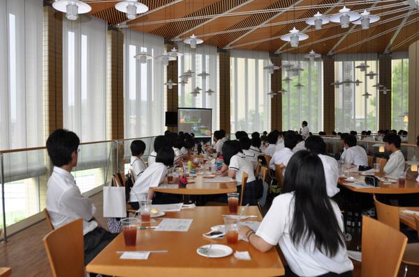 秋田県立大学 Na Twitterze ただいま 本荘キャンパスのカフェテリア2階では お茶とケーキを楽しみながら 気軽に本学教員による講義 実験を体験できる サイエンスカフェ を開催中 由利本荘地域の高校生が100人近く参加してくれています 秋田県立大学 Http 秋田県立大学 Na Twitterze ただいま 本荘キャンパスのカフェテリア2階では お茶とケーキを楽しみながら 気軽に本学教員による講義 実験を体験できる サイエンスカフェ を開催中 由利本荘地域の高校生が100人近く参加してくれています 秋田県立大学 Http