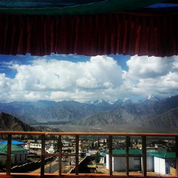 Camera con vista #himalaya #leh #ladakhlove