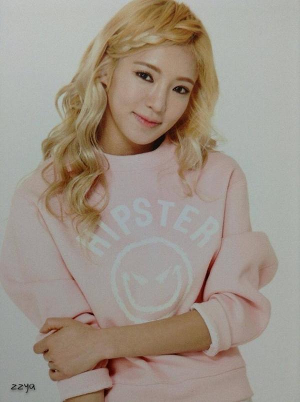 KpopFandomLove's tweet photo. Soshi ❤️ 9 goddesses http://t.co/o6uZ9KJXSI
