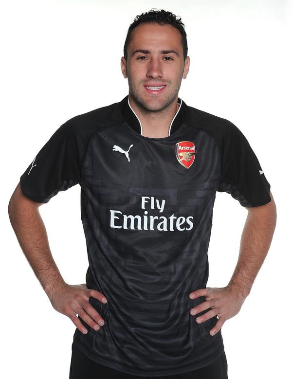 Arsenal's tweet photo. Here he is! Colombian goalkeeper @D_Ospina1 in his new #Arsenal kit. More pictures: http://t.co/jWQoPgnSYi http://t.co/m33jxG4wQT