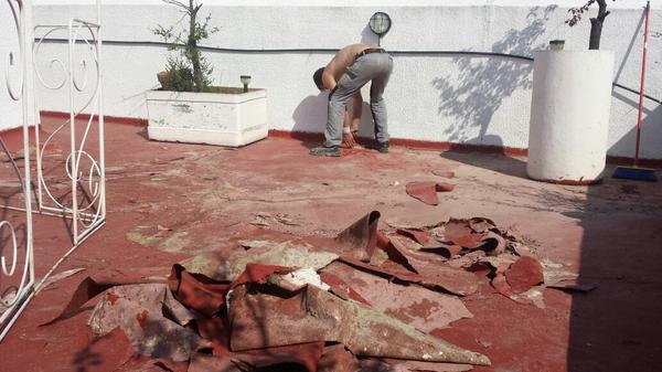 CubiertasNorte's tweet photo. Preparando terraza, para impermeabilizacion con fibra de vidrio y membrana de poliuretano. http://t.co/RYOjBZtVV6