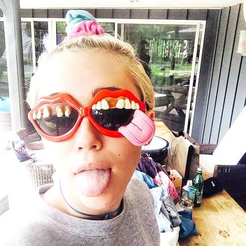 FR_MileyCyrus's tweet photo. Miley's instagram [2]- http://t.co/Bzw4IYGaa2