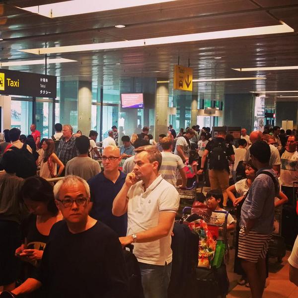 "Best airport in the world"? I don't think so. 500+ in the queue, fix this! #Changi #SingaporeAirport #queues