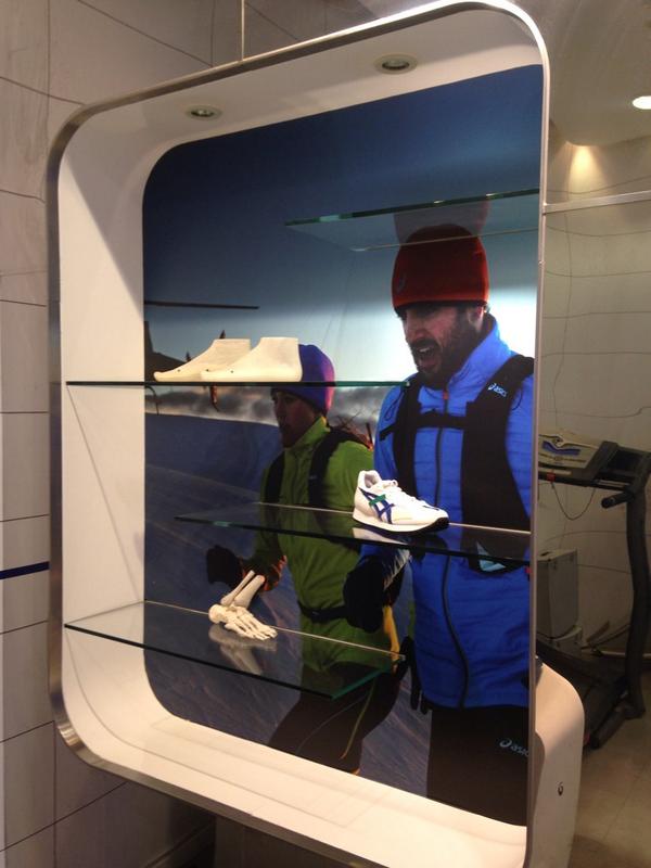 CloakGraphics's tweet photo. Flagship install. Central London. Backlits, foamex panels &amp; wrapping. #cloak @BAFgraphics @hwoodmonster @PLANarama http://t.co/hlUPekHhek