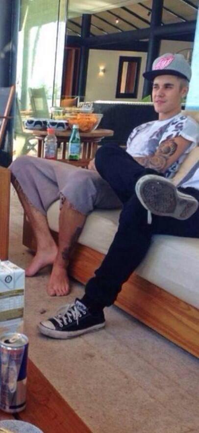 Ergh your feet are perfect @justinbieber.