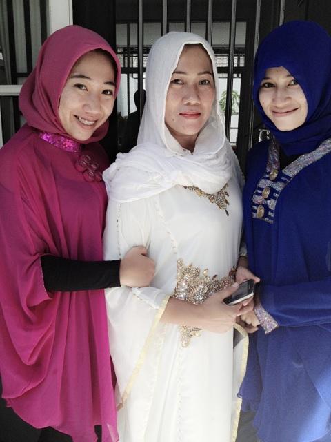 just_ica's tweet photo. Selamat hari raya @salwaanisanst http://t.co/BO7XvqqxyB