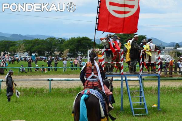 PONDEKAU's tweet photo. Fully prepared for this #traditional #horse_race!
#Japan #Culture #Samurai #Japanese_Armor #katana #flags http://t.co/NwtqDwP6br