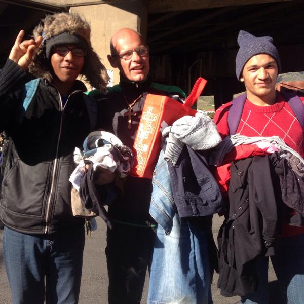 Handing out clothes to homeless friends  on Monday morning... How every week should start  :)  #ShareTheJoy