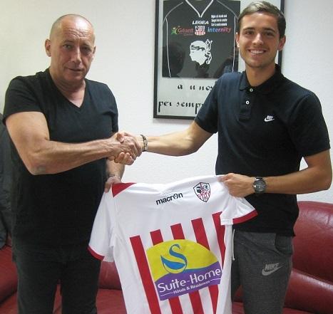 ACAjaccio's tweet photo. @jordiquintilla du Barca à l'ACA! Le jeune milieu a signé son contrat ce matin http://t.co/pnfYPzqaiN http://t.co/vFR2dVDts5