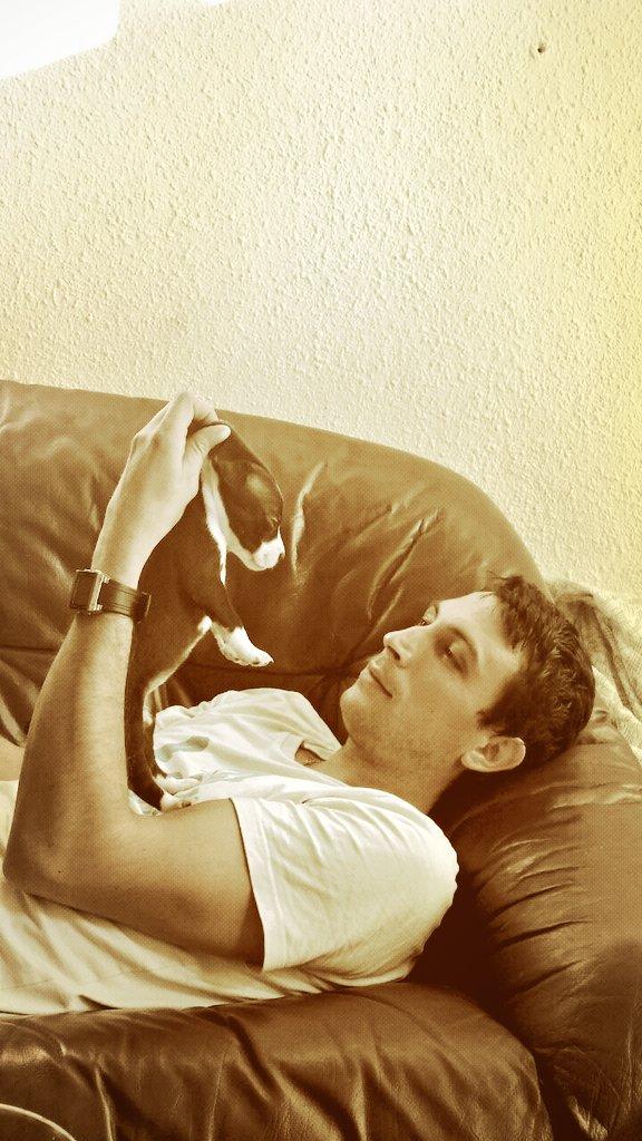 empiojazos1988's tweet photo. Con la perrita de @rudy_sood http://t.co/lgOUzoDQzI