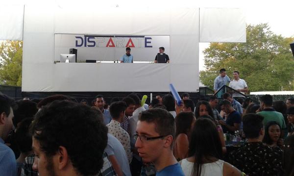 UdeC14's tweet photo. "@josejapanxo98: Los hermanos Ude en acción en disparate, gracias X vuestras sesiones la gente lo paso en grande http://t.co/4L8oiNr4tJ"