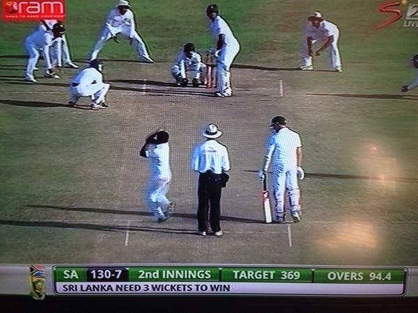 The final hour.. Come on Vern! #proteas #SAvSL <a href="/SuperSportCric/">SuperSport Cricket</a>