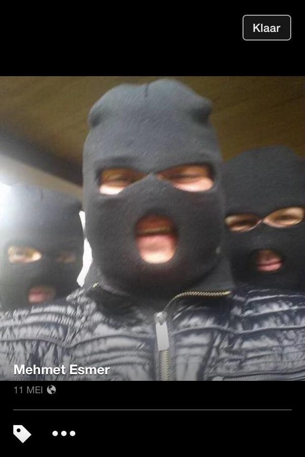 LavieJanRoos's tweet photo. Als Mehmet niet als ambtenaar voor gemeente Den Bosch werkt draagt hij een bivakmuts. Samen met zijn vriendjes. http://t.co/xmFL1nviGX