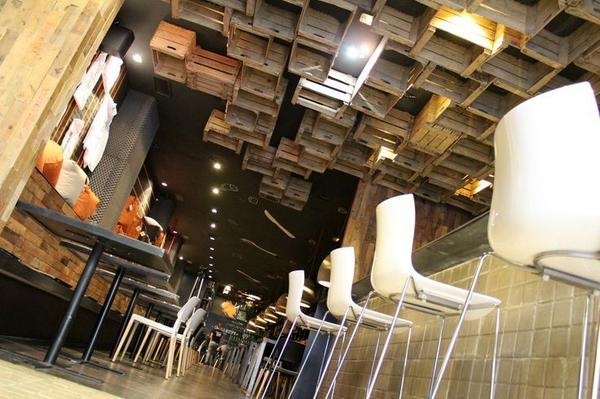 inbogavlc's tweet photo. Visita la barra de @canallabistro, un servicio de bar informal y desenfadado que amplía el local de @RicardCamarena http://t.co/2OlliyPLIx
