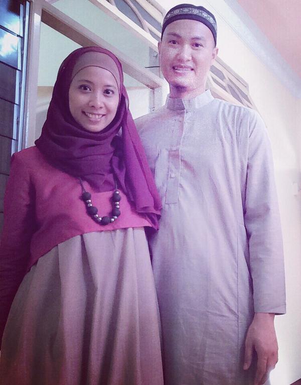 yynwulan's tweet photo. Mohon maaf lahir bathin all... Me n my husband http://t.co/au8JT71aay