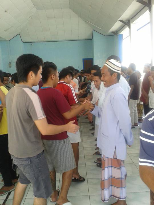ys_ika's tweet photo. @DITJEN_PAS - 300an penghuni nonmuslim ucapkan selamat &amp; maaf2an kpd 100 penghuni muslim di Rutan Manado http://t.co/uV6unkl8AG
