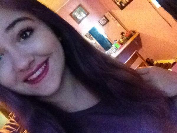 Mahalapinchott's tweet photo. 💄 http://t.co/LG4rgjCrs9
