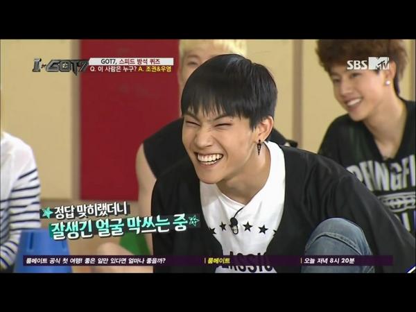 fosterxjaehyun's tweet photo. @JBG_ot7 ฮยองอย่าโมโหดิ ฮยองต้องยิ้ม.. http://t.co/XWnfNjQDbE