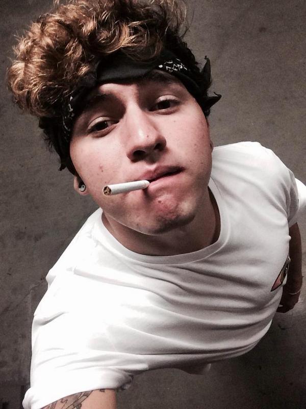 CuteO2Lpics's tweet image. 🚬🚬🚬🚬