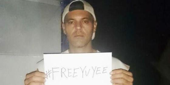 RecogeNoticias's tweet photo. RT ¡JUSTICIA PARA #FREEYUYEE! Siempre pasa igual, los corruptos en libertad y los inocentes en prisión. @Tamara_Gorro http://t.co/lUhetKkist