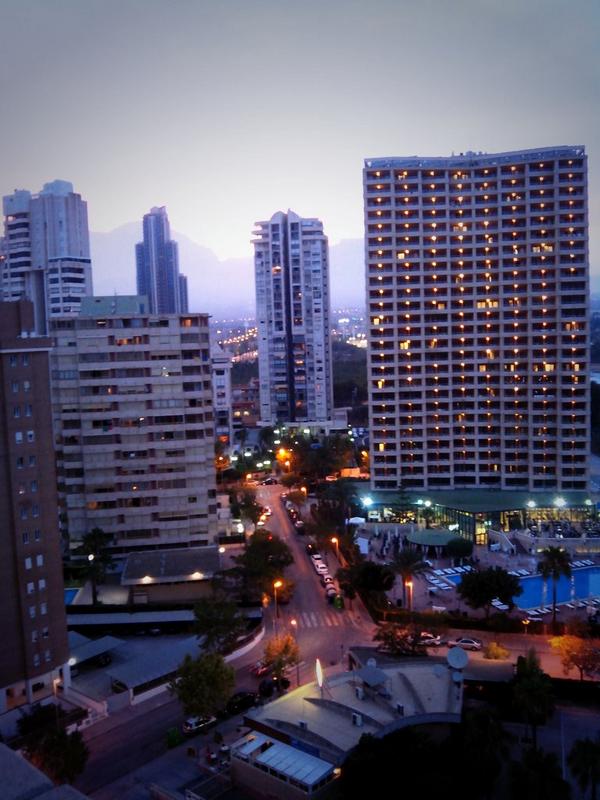 cristiwispi's tweet photo. Parecía que no pero al final sí. Aquí estamos Benidorm @alfrinidi @sararg2 @91Sofix @emmagdaleno @ElFamosoElLito http://t.co/5qHQqQZ4MK