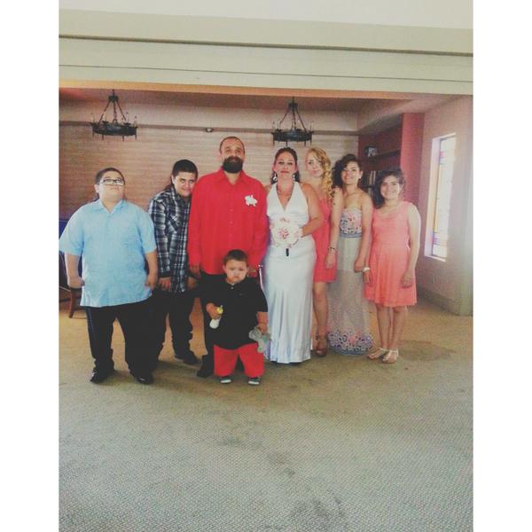 getthatbaglecee's tweet photo. 13 years &amp; 3 more kids later 👰👫 💍. i'm so proud &amp; happy for moms &amp; pops 😘🙏 http://t.co/5ZZmsSVaLt