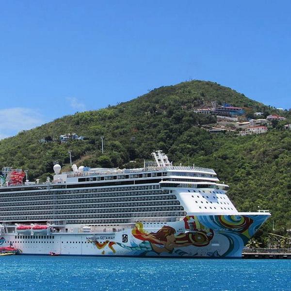 CruiseNorwegian's tweet photo. RT if cruising is the best way to beat your Monday blues (photo cc: Renee Chenvert). http://t.co/HgrgPc06f5