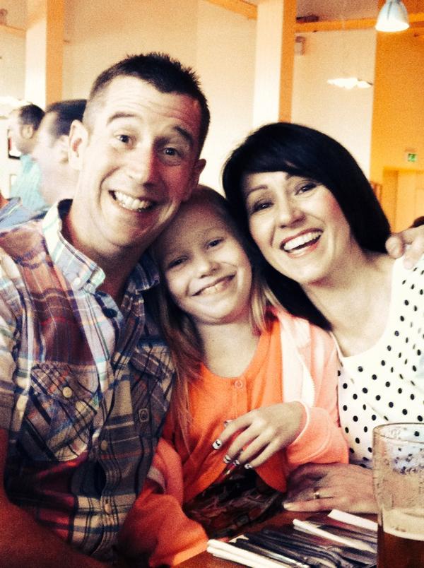 11Noakes's tweet photo. mom dad an sis http://t.co/32PUAlfYXi