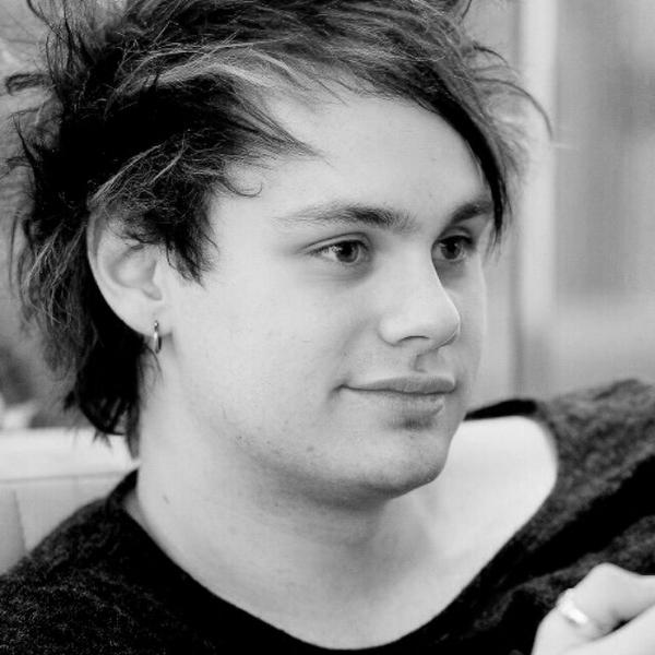 clifford4eva's tweet photo. He takes my breath away
Plz stop mikey plz
Why are u so perfect
@Michael5SOS http://t.co/3HJ0k658Ej